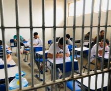 Provas do Enem são aplicadas aos presos de todo Paraná