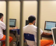 Convênios do Departamento Penitenciário com outras instituições proporcionam os cursos de qualificação profissional aos presos, que serão ampliados neste semestre. As novas penitenciárias já virão com a estrutura montada para oferecer a capacitação.