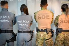 Policiais penais recebem uniformes mais modernos