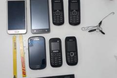 Agentes penais apreendem kit cadeia com sete celulares em Cascavel